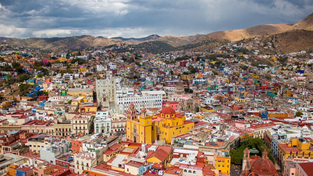 beautiful-mexican-guanajuato-city-with-colorful-buildings-surrounded-by-mountains