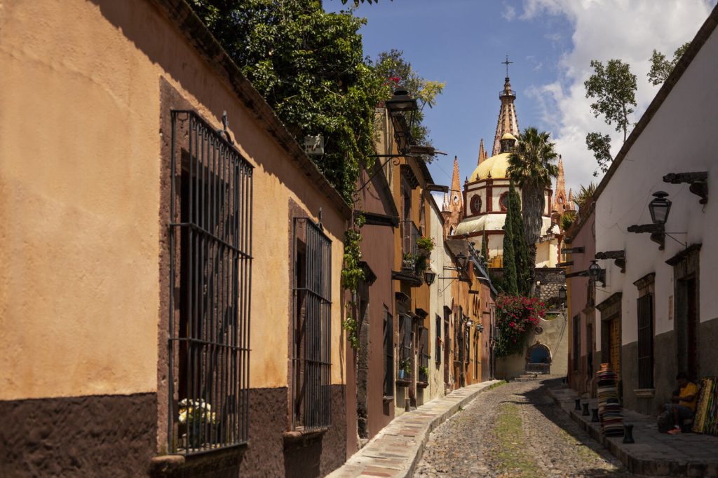 colorful-mexican-urban-architecture-landscape